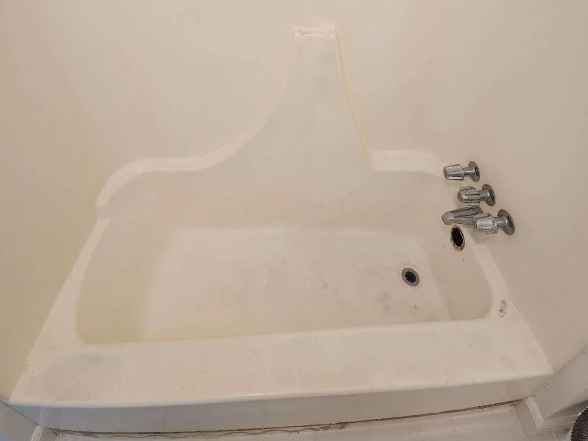 fiberglass tub refinishing denver before